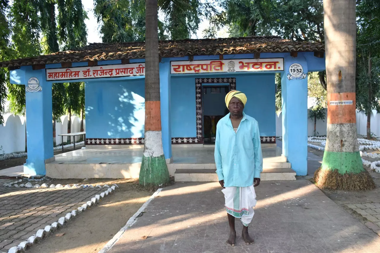 पंडो समाज के बसंत को 73 साल बाद फिर राष्ट्रपति से मिलने की आस पंडो समाज के बसंत को 73 साल बाद फिर राष्ट्रपति से मिलने की आस