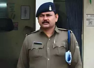 दुर्ग पुलिस के जवान ने किया रेप, पीड़िता के बेटे को जेल से छुड़वाने का झांसा देकर दरिंदगी दुर्ग पुलिस के जवान ने किया रेप, पीड़िता के बेटे को जेल से छुड़वाने का झांसा देकर दरिंदगी