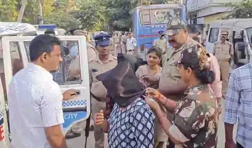 हिडमा मुठभेड़ के बाद आंध्र पुलिस ने 50 माओवादियों को गिरफ्तार हिडमा मुठभेड़ के बाद आंध्र पुलिस ने 50 माओवादियों को गिरफ्तार