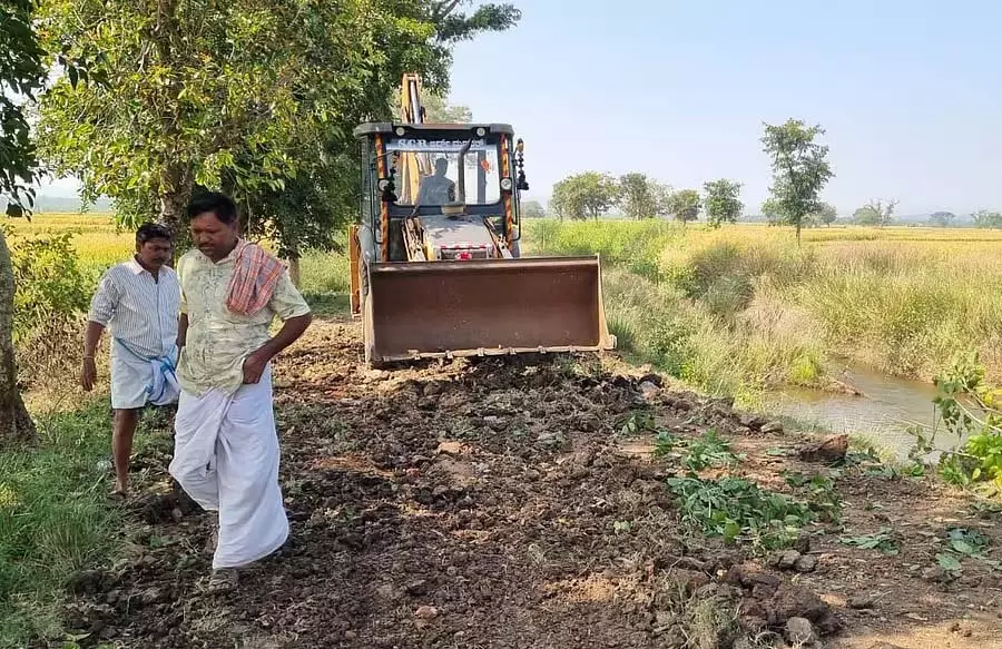 Malebennur : नहर सेवा सड़क निर्माण के लिए किसान आगे आए Malebennur : नहर सेवा सड़क निर्माण के लिए किसान आगे आए