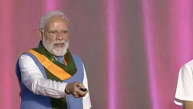 PM Modi ने किसानों के लिए 18,000 करोड़ रुपये की सहायता जारी की PM Modi ने किसानों के लिए 18,000 करोड़ रुपये की सहायता जारी की