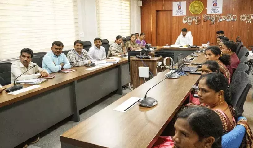 इंदिराम्मा साड़ियाँ सभी योग्य लोगों को उपलब्ध कराई जानी चाहिए: कलेक्टर Jitesh V Patil इंदिराम्मा साड़ियाँ सभी योग्य लोगों को उपलब्ध कराई जानी चाहिए: कलेक्टर Jitesh V Patil