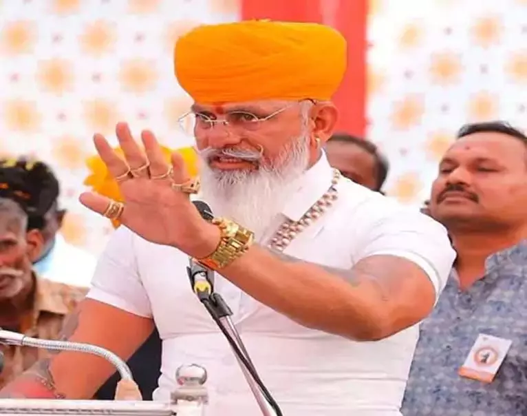 करणी सेना के राष्ट्रीय अध्यक्ष डॉ. राज शेखावत गिरफ्तारी देने मौदहापारा थाना पहुंचे करणी सेना के राष्ट्रीय अध्यक्ष डॉ. राज शेखावत गिरफ्तारी देने मौदहापारा थाना पहुंचे