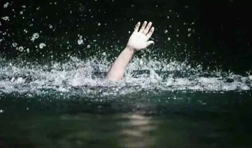 संगारेड्डी: पारिवारिक यात्रा दुखद हो गई, श्रद्धालु पुष्करणी में गिरकर मर गया संगारेड्डी: पारिवारिक यात्रा दुखद हो गई, श्रद्धालु पुष्करणी में गिरकर मर गया