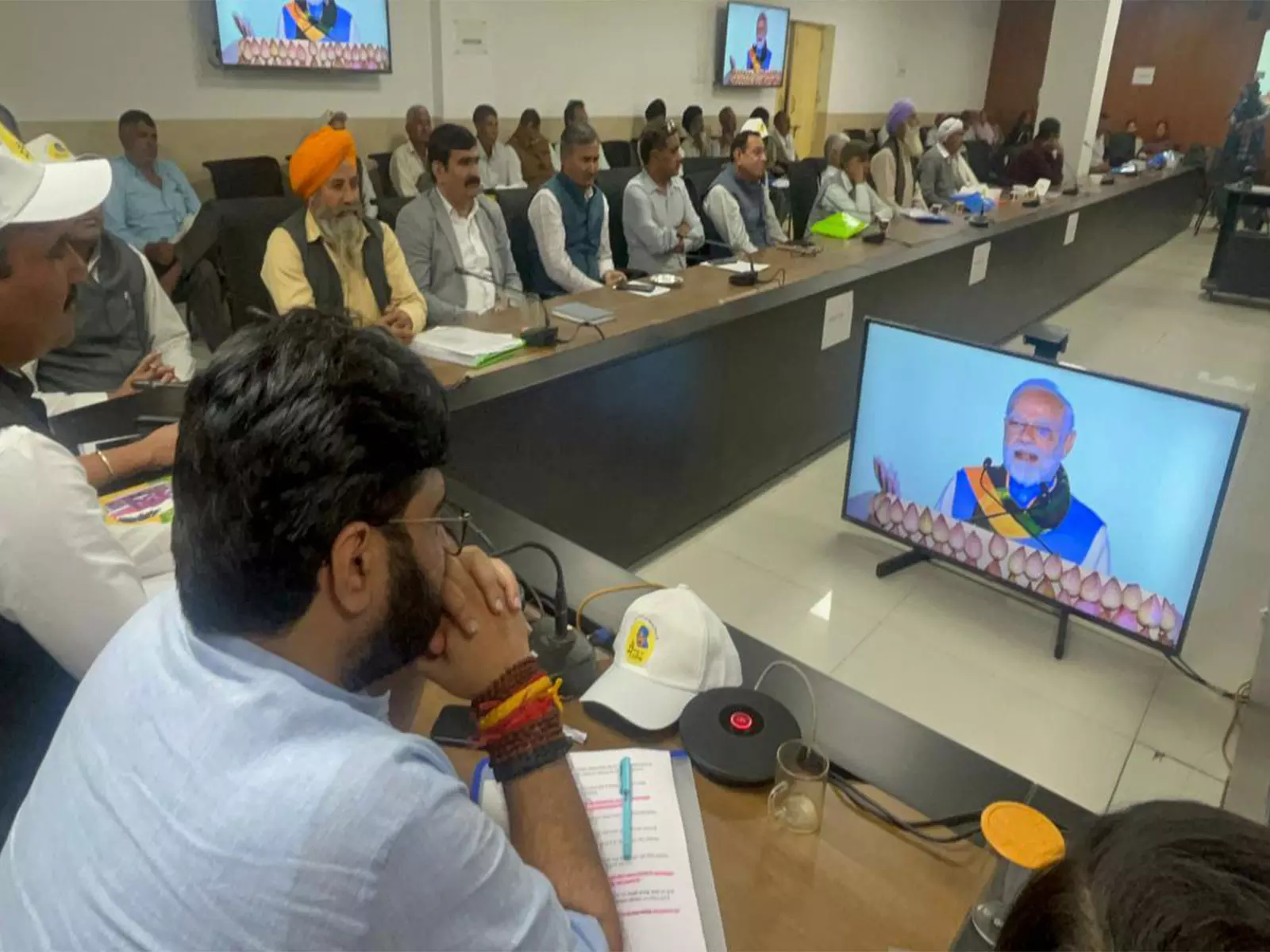 केंद्र और हरियाणा सरकार किसानों के कल्याण के लिए प्रतिबद्ध: राज्यसभा सांसद कार्तिकेय शर्मा केंद्र और हरियाणा सरकार किसानों के कल्याण के लिए प्रतिबद्ध: राज्यसभा सांसद कार्तिकेय शर्मा