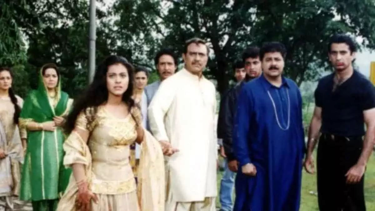 पति की मौत और DDLJ के क्लाइमेक्स ने झेलाया दुखों का पहाड़, एक्ट्रेस की जिंदगी की कहानी पति की मौत और DDLJ के क्लाइमेक्स ने झेलाया दुखों का पहाड़, एक्ट्रेस की जिंदगी की कहानी