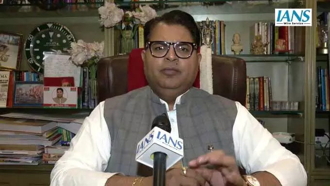 सपा प्रवक्ता अभिषेक मिश्रा ने चुनाव आयोग की मंशा पर उठाए सवाल सपा प्रवक्ता अभिषेक मिश्रा ने चुनाव आयोग की मंशा पर उठाए सवाल