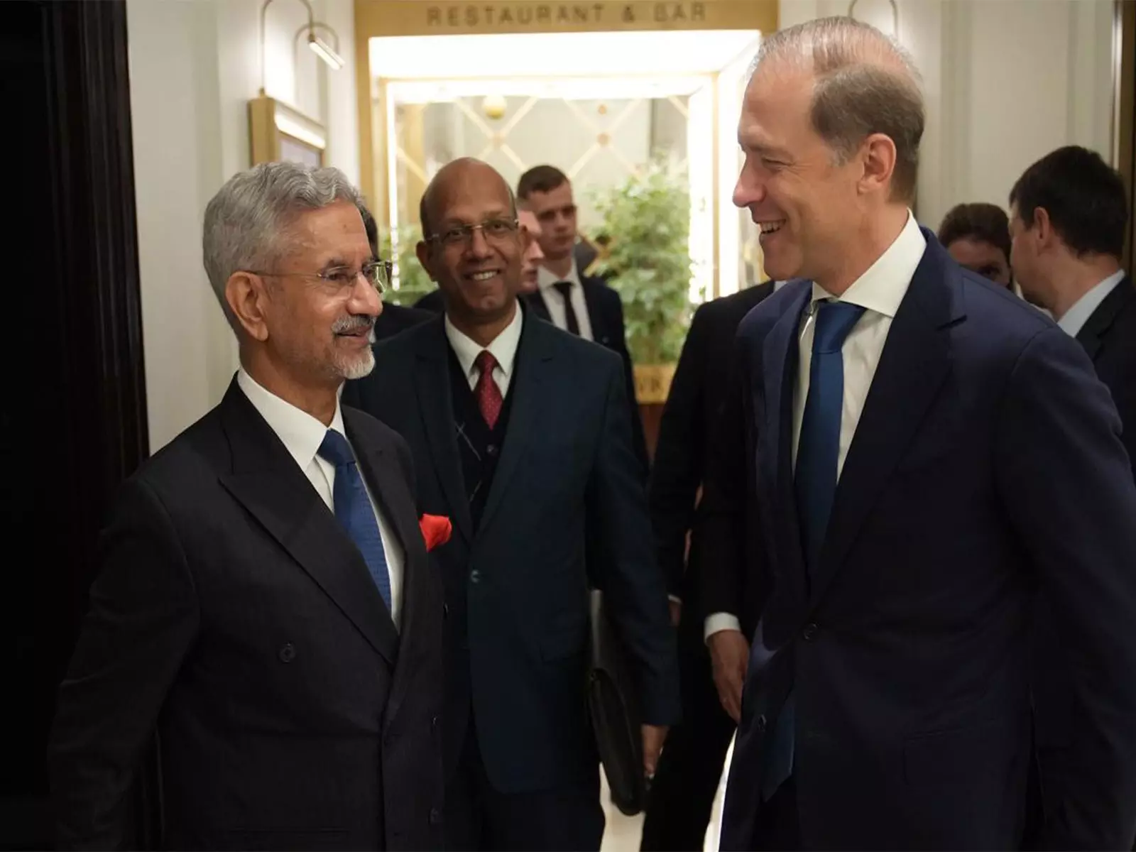 Jaishankar ने रूस में डेनिस मंटुरोव से मुलाकात की, शिखर सम्मेलन की तैयारियों की समीक्षा Jaishankar ने रूस में डेनिस मंटुरोव से मुलाकात की, शिखर सम्मेलन की तैयारियों की समीक्षा