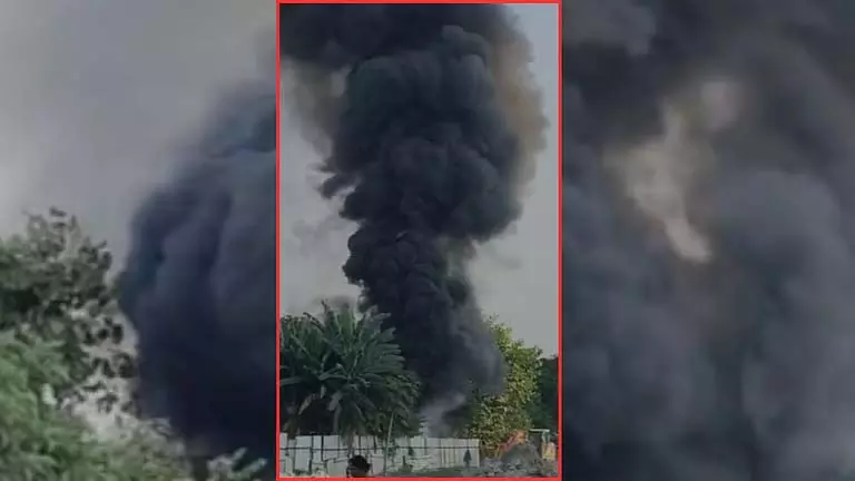 लग्जरी होटल के पास भीषण आग, Newtown में दहशत लग्जरी होटल के पास भीषण आग, Newtown में दहशत
