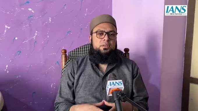 मदरसा शिक्षकों और छात्रों की जानकारी ATS को देने पर मौलाना कारी इशाक गोरा का बयान मदरसा शिक्षकों और छात्रों की जानकारी ATS को देने पर मौलाना कारी इशाक गोरा का बयान