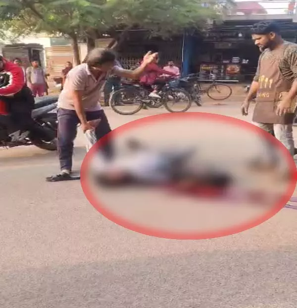 पल्सर सवार युवक का सिर ट्रैक्टर के चक्के में आया, मौके पर दर्दनाक मौत पल्सर सवार युवक का सिर ट्रैक्टर के चक्के में आया, मौके पर दर्दनाक मौत