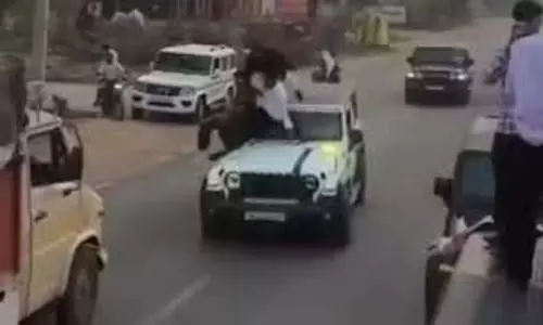 Haryana: थार की छत पर चढ़कर हुड़दंग, चलती गाड़ी से गिरे 3 युवक
