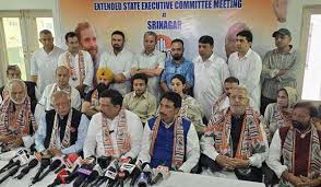 J&K  ,2 पूर्व मंत्रियों समेत 4 नेताओं ने आजाद का साथ छोड़ा, कांग्रेस में शामिल हुए