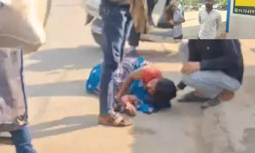 इंस्पेक्टर ने स्पीड में कार दौड़ाई, महिला को लिया चपेट में इंस्पेक्टर ने स्पीड में कार दौड़ाई, महिला को लिया चपेट में