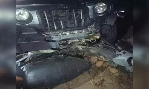 Jammu Kashmir: तेज़ रफ़्तार थार ने स्कूटर को मारी ज़ोरदार टक्कर