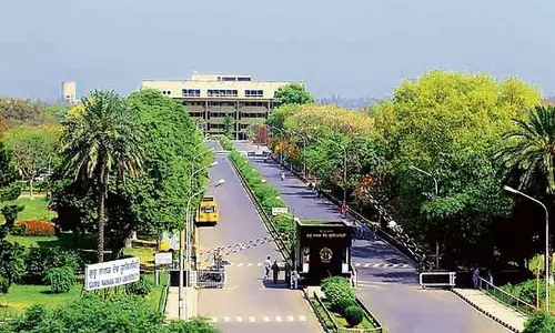 Amritsar लेखक ने माइग्रेशन के बारे में स्टूडेंट्स से बातचीत की