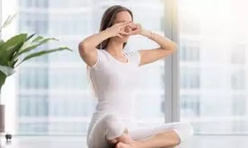 Bhramari Pranayama: हाई बीपी के मरीज रोजाना बस 10 मिनट करें ये प्राणायाम