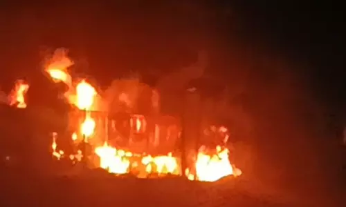 प्लास्टिक रिसायकल प्लांट अज्ञात कारणों से धूं धूं कर जली, लाखों का नुकसान होने की संभावना