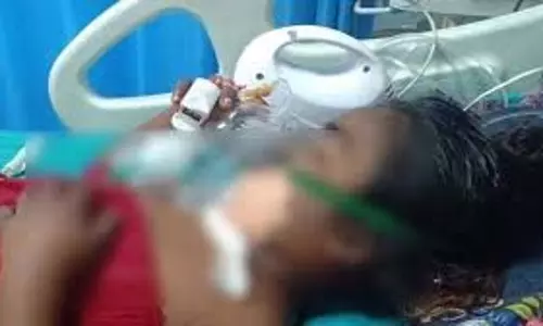 Dehradun: गेट की नुकीली ग्रिल पर गिरी बच्ची, हालत नाजुक Dehradun: गेट की नुकीली ग्रिल पर गिरी बच्ची, हालत नाजुक