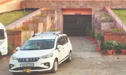 Bhubaneswar : लिंगराज मंदिर के पास नई सुविधा बंद होने से एकाम्र क्षेत्र में शौचालय की समस्या Bhubaneswar : लिंगराज मंदिर के पास नई सुविधा बंद होने से एकाम्र क्षेत्र में शौचालय की समस्या