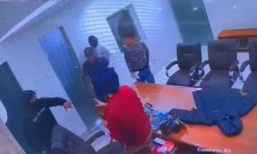 Ludhiana सुंदर नगर: दो लुटेरे होजरी यूनिट में घुसे, 50 लाख की मांग Ludhiana सुंदर नगर: दो लुटेरे होजरी यूनिट में घुसे, 50 लाख की मांग