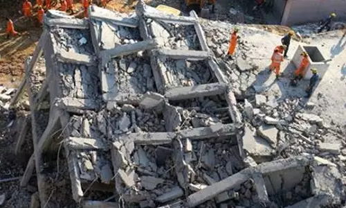 Yamuna City: ग्रेटर नोएडा में बिल्डिंग ढहने से बड़ा नुकसान Yamuna City: ग्रेटर नोएडा में बिल्डिंग ढहने से बड़ा नुकसान