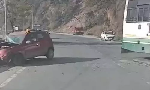 Kullu: HRTC बस से टकराई कार, चालक की मौत