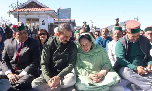 CM और हिमाचल प्रदेश कांग्रेस कमेटी प्रमुख ने पूर्व प्रधानमंत्री इंदिरा गांधी को श्रद्धांजलि दी