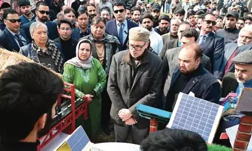 उद्यमिता जम्मू-कश्मीर के विकास की प्रेरक शक्ति है: CM Omar उद्यमिता जम्मू-कश्मीर के विकास की प्रेरक शक्ति है: CM Omar