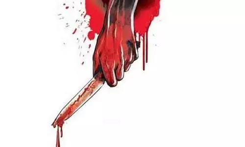 Bengaluru : महिला ने बेटी पर चाकू से हमला कर आत्महत्या का प्रयास किया Bengaluru : महिला ने बेटी पर चाकू से हमला कर आत्महत्या का प्रयास किया