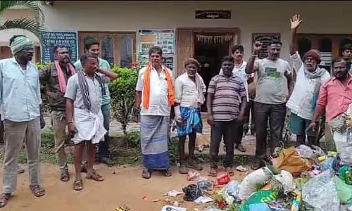 Sompura : पंचायत के सामने कचरा डालकर विरोध प्रदर्शन