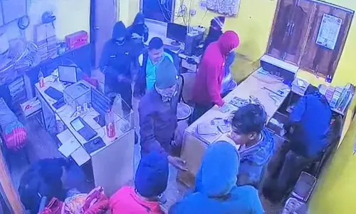 Koida में ट्रांसपोर्ट ऑफिस में डकैती, पुलिस ने जांच शुरू की