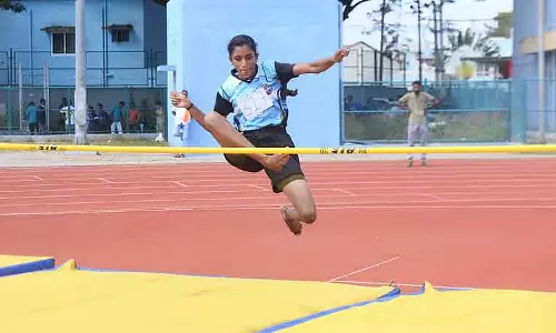 CM ने तमिल लेखकों को इलाख्या ममानी पुरस्कार प्रदान किया CM ने तमिल लेखकों को इलाख्या ममानी पुरस्कार प्रदान किया