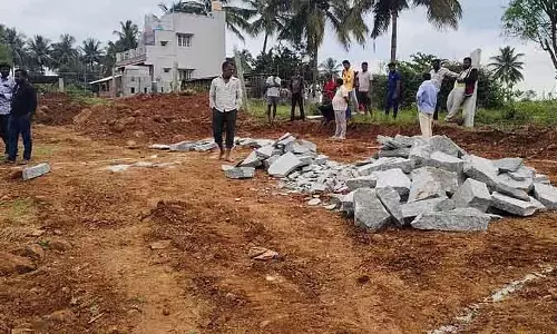 Bangarpet : सरकारी ज़मीन पर कब्ज़ा हटाने की मांग Bangarpet : सरकारी ज़मीन पर कब्ज़ा हटाने की मांग