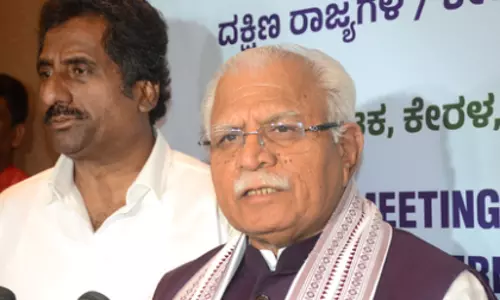 खट्टर: TN CM विकास परियोजनाओं को राजनीति से जोड़ रहे