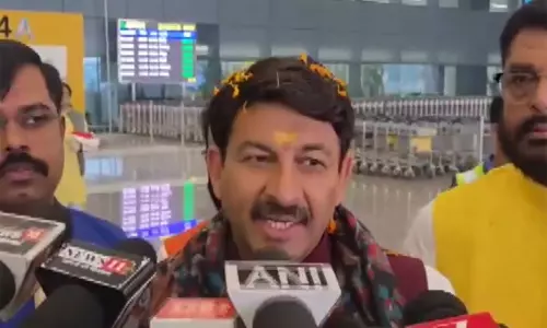 शपथ ग्रहण से पहले मनोज तिवारी ने तेजस्वी यादव को समारोह में शामिल होने का सुझाव दिया शपथ ग्रहण से पहले मनोज तिवारी ने तेजस्वी यादव को समारोह में शामिल होने का सुझाव दिया