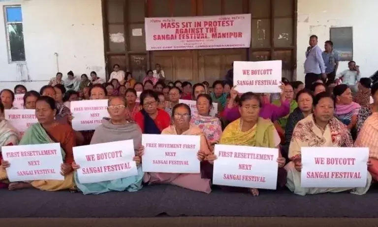 Manipur: विस्थापित लोगों ने संगाई फेस्टिवल के खिलाफ बड़े पैमाने पर विरोध प्रदर्शन किया