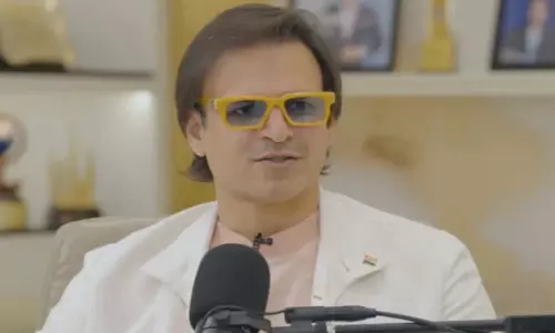 Vivek Oberoi ने उस पल को याद किया जब उन्हें एहसास हुआ कि वह एक स्टार बन गए Vivek Oberoi ने उस पल को याद किया जब उन्हें एहसास हुआ कि वह एक स्टार बन गए