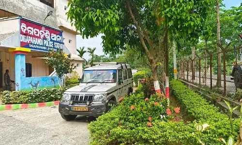 Odisha : रामायण नाटक में अश्लीलता को लेकर पुलिस ने 10 से ज़्यादा जात्रा कलाकारों से पूछताछ की Odisha : रामायण नाटक में अश्लीलता को लेकर पुलिस ने 10 से ज़्यादा जात्रा कलाकारों से पूछताछ की