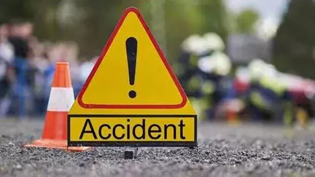 kerala: कोडकारा में KSRTC बस-कंटेनर लॉरी की टक्कर में 12 लोग घायल kerala: कोडकारा में KSRTC बस-कंटेनर लॉरी की टक्कर में 12 लोग घायल