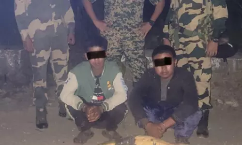 BSF, मिजोरम एक्साइज डिपार्टमेंट ने 26 करोड़ रुपये की मेथ टैबलेट जब्त कीं BSF, मिजोरम एक्साइज डिपार्टमेंट ने 26 करोड़ रुपये की मेथ टैबलेट जब्त कीं