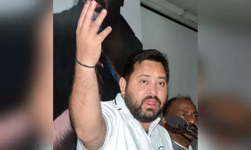 बिहार: तेजस्वी यादव और मुकेश सहनी ने दी मुख्यमंत्री नीतीश कुमार को बधाई