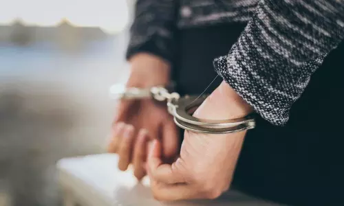 Haryana : डॉ. उमर को कमरा किराए पर देने वाली अफसाना को हिरासत में लिया गया Haryana : डॉ. उमर को कमरा किराए पर देने वाली अफसाना को हिरासत में लिया गया
