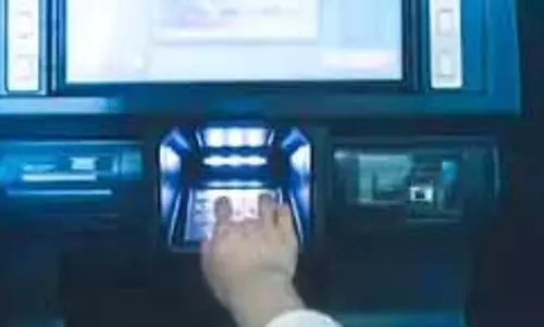 रायपुर : ATM कार्ड बदलकर बुजुर्ग के साथ ठगी रायपुर : ATM कार्ड बदलकर बुजुर्ग के साथ ठगी