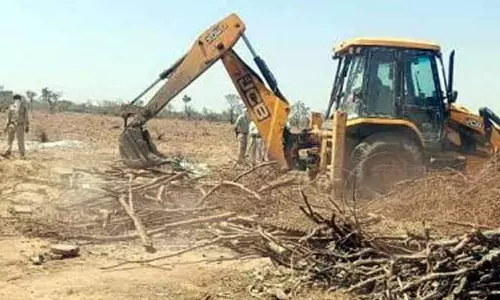 Jammu प्रशासन ने अवैध निर्माणों को गिराया, कीमती जमीन वापस ली