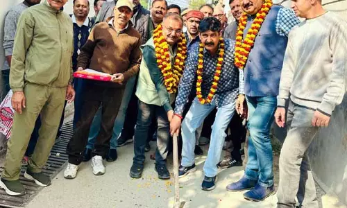 Randhawa ने सतवारी इलाके में नई गली के निर्माण का काम शुरू किया Randhawa ने सतवारी इलाके में नई गली के निर्माण का काम शुरू किया