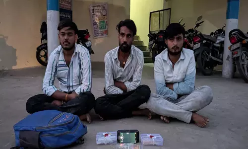 गुजरात पुलिस ने मेहसाणा में NDPS छापेमारी कर 11.18 लाख रुपये मूल्य की मेथामफेटामाइन जब्त की गुजरात पुलिस ने मेहसाणा में NDPS छापेमारी कर 11.18 लाख रुपये मूल्य की मेथामफेटामाइन जब्त की