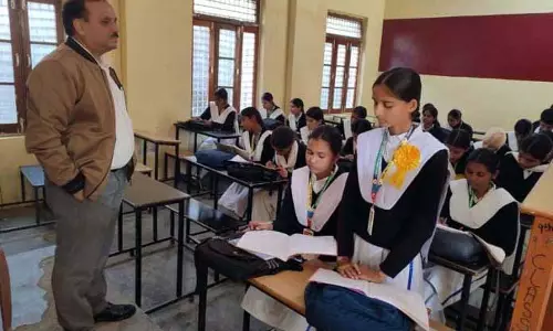 CEO जम्मू ने स्कूलों का दौरा किया, अकादमिक और इंफ्रास्ट्रक्चर की स्थिति की समीक्षा की CEO जम्मू ने स्कूलों का दौरा किया, अकादमिक और इंफ्रास्ट्रक्चर की स्थिति की समीक्षा की