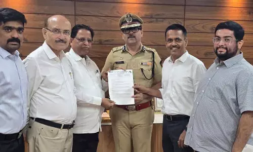 Pune: पुलिस कमिश्नर ने पेट्रोल पंप कर्मचारियों पर बढ़ते हमलों पर सख्त कार्रवाई का वादा किया Pune: पुलिस कमिश्नर ने पेट्रोल पंप कर्मचारियों पर बढ़ते हमलों पर सख्त कार्रवाई का वादा किया
