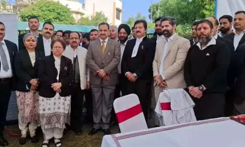 बार एसोसिएशन जम्मू ने HC परिसर में मेडिकल कैंप लगाया बार एसोसिएशन जम्मू ने HC परिसर में मेडिकल कैंप लगाया